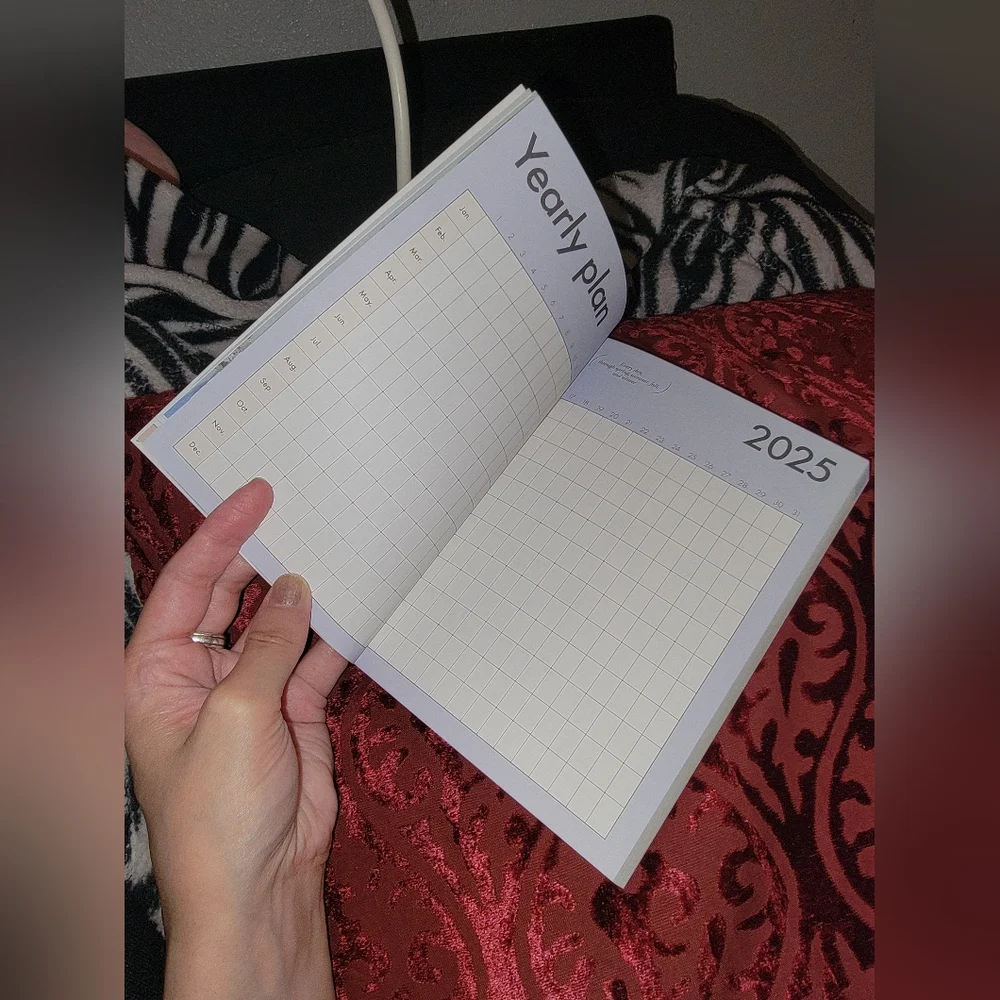 TAEMIN SEASONS GREETINGS 2025 Mini Diary with Yearly Plan